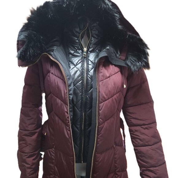 Guess burgundy puffer coat Women's small Removable fur-lined hood Zipper pockets - Picture 5 of 16